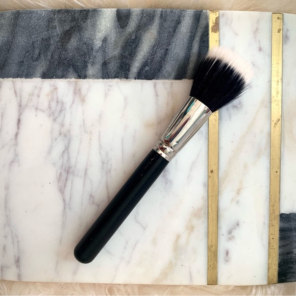 MAC Cosmetics 187S Duo Fiber Pro Makeup Brush - Picture 1 of 3